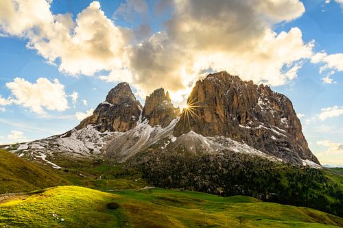 Groupe de montagnes Langkofel ou Sassolungo dans les Dolomites