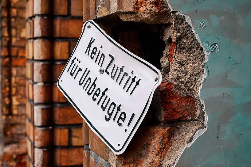 No access for unauthorised persons! by Momentaufnahme | Marius Ahlers