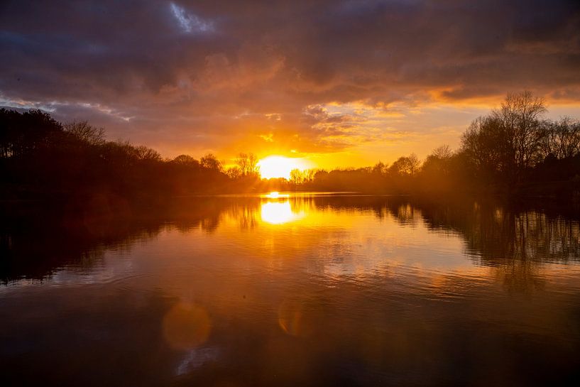 Coucher de soleil doré sur les dunes d'approvisionnement en eau d'Amsterdam par John Ozguc