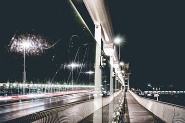 Abendfoto von Kampen und seiner modernen Stadtbrücke.