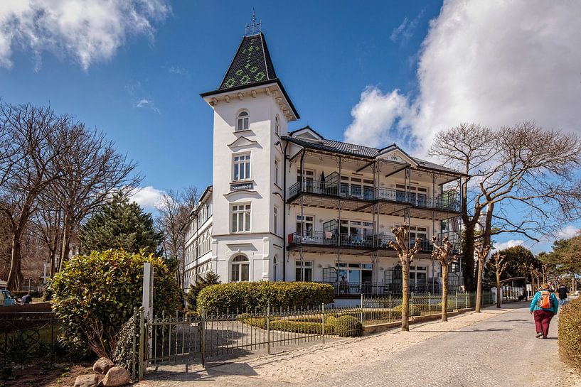 Binz by Rob Boon