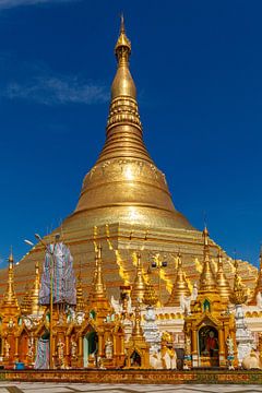 Die Shwedagon Pagode in Rangoon Myanmar von Roland Brack
