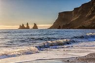 Reynisdrangar de versteende trollen van IJsland van Paul Weekers Fotografie thumbnail