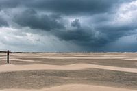 Starker Regen am Strand des Leuchtturms von Texel