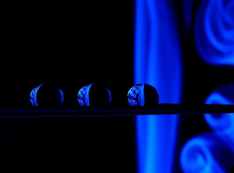 Raucher Droplets Blau von Inge van den Brande