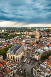 De Peperbus in Zwolle, gezien vanuit de lucht tijdens een zomerse zonsopgang van Sjoerd van der Wal Fotografie