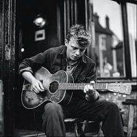 junger Mann spielt alte Gitarre vor dem Haus