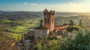 Panorama von San Miniato mit dem Matilde-Turm bei Sonnenuntergang, Toskana