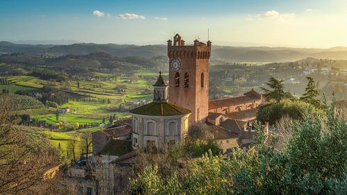 Panorama von San Miniato mit dem Matilde-Turm bei Sonnenuntergang, Toskana von Stefano Orazzini