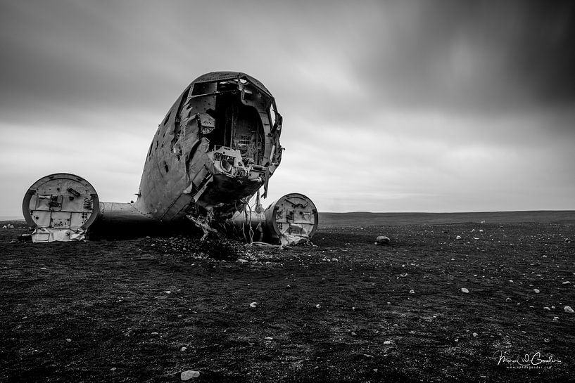 Verloren op een strand in IJsland von Marcel  van de Gender