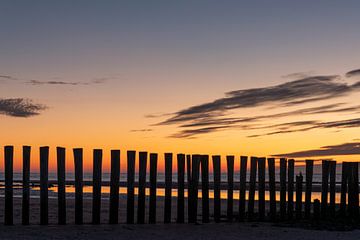 Zonsondergang op het strand van Ameland van Frans Bouman