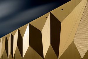 Fassade mit goldenen Mustern