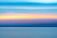 Abstracte zonsondergang boven de Vesteralen kust in Noord-Noorwegen van Sjoerd van der Wal Fotografie thumbnail
