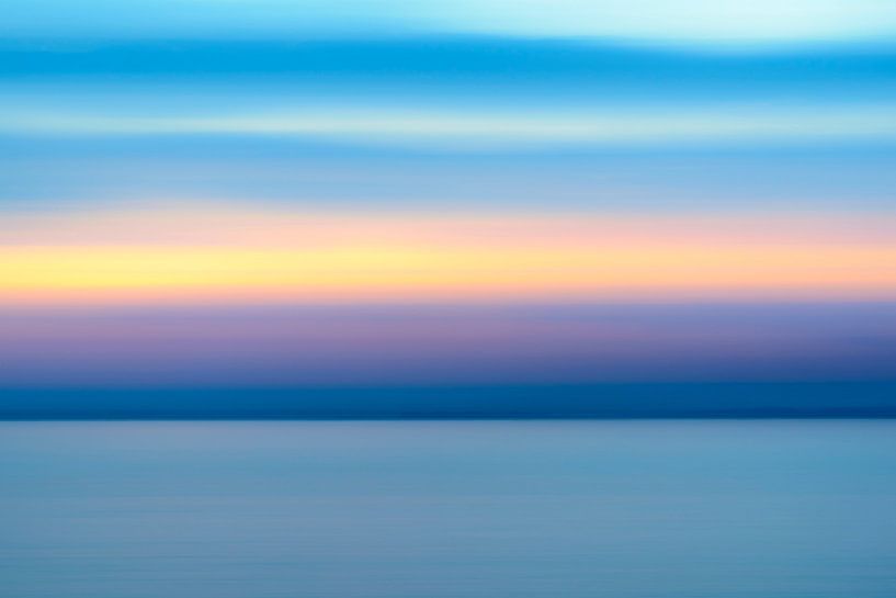 Abstracte zonsondergang boven de Vesteralen kust in Noord-Noorwegen van Sjoerd van der Wal Fotografie