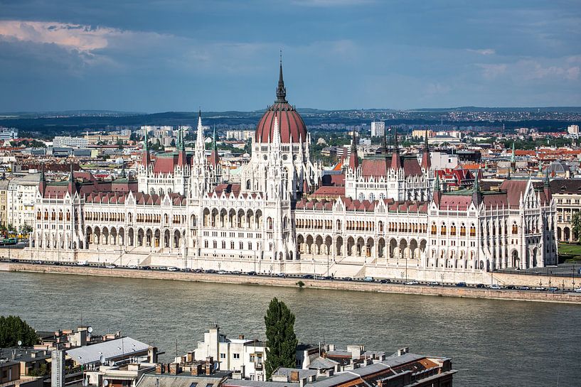Parlementsgebouw in Boedapest van Leon Weggelaar