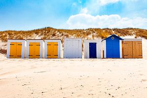 Strandhäuser in der Nähe der Dünen und der Domburger Strandmauerlandschaft