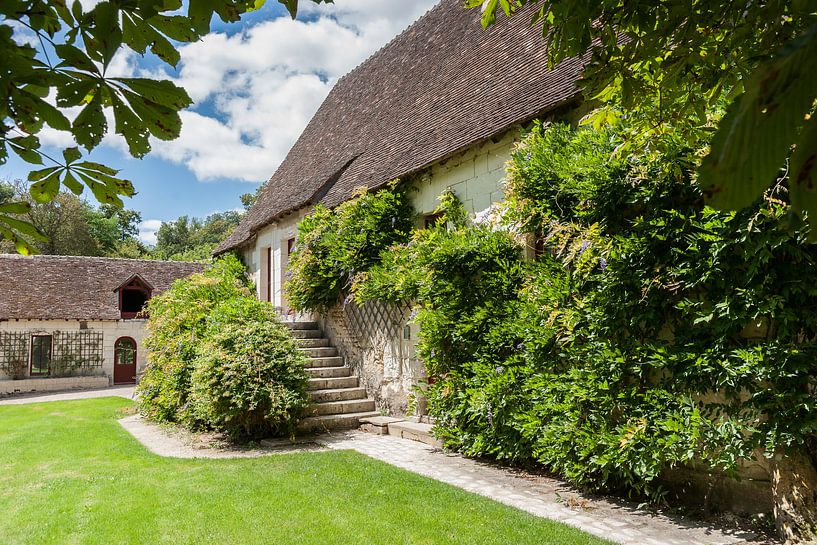 Typically picturesque 16th century romantic  French farmhouse  by Fotografiecor .nl