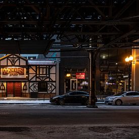 Monk's Pub in chicago onder de metrostation van Eric van Nieuwland
