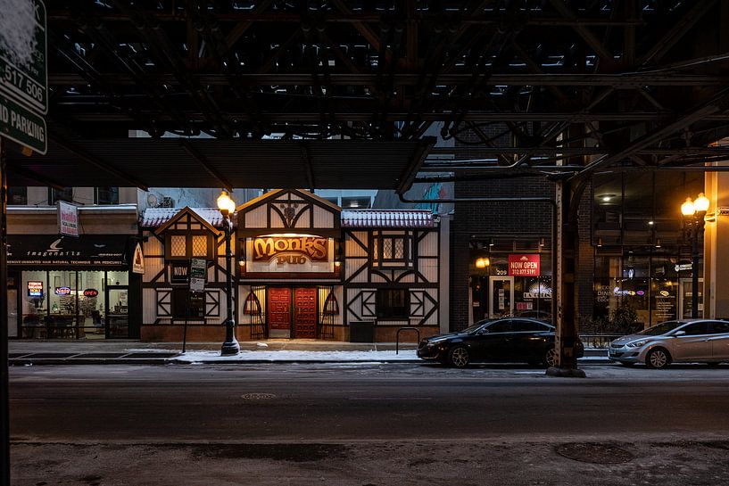 Monk's Pub in chicago under the subway station by Eric van Nieuwland