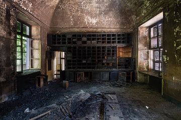 Salle d'archives abandonnée et briseuse. sur Roman Robroek - Photos de bâtiments abandonnés
