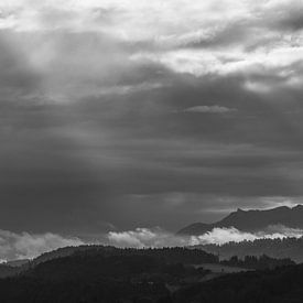 Ciel spectaculaire au-dessus du Murnauer Moos en noir et blanc sur Fartifos