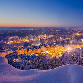 Landshut, Beieren in de kerstvakantie met sneeuw bij nacht van Robert Ruidl