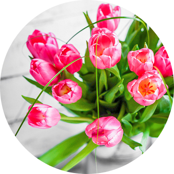 Rode roze bos tulpen in vaas van BeeldigBeeld Food & Lifestyle