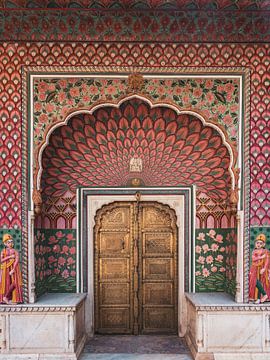Kleurrijke deur met mozaïek in aan paleis in India | fine art fotoprint van Kimberley Jekel