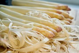 Vers geschilde witte asperges van Heiko Kueverling