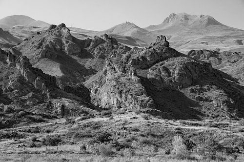 Ruig landschap in Armenië waar ontbossing ernstige erosie veroorzaakt