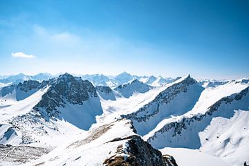 Winterlicher Blick von den Tannheimer Bergen auf den Hochvogel von Leo Schindzielorz