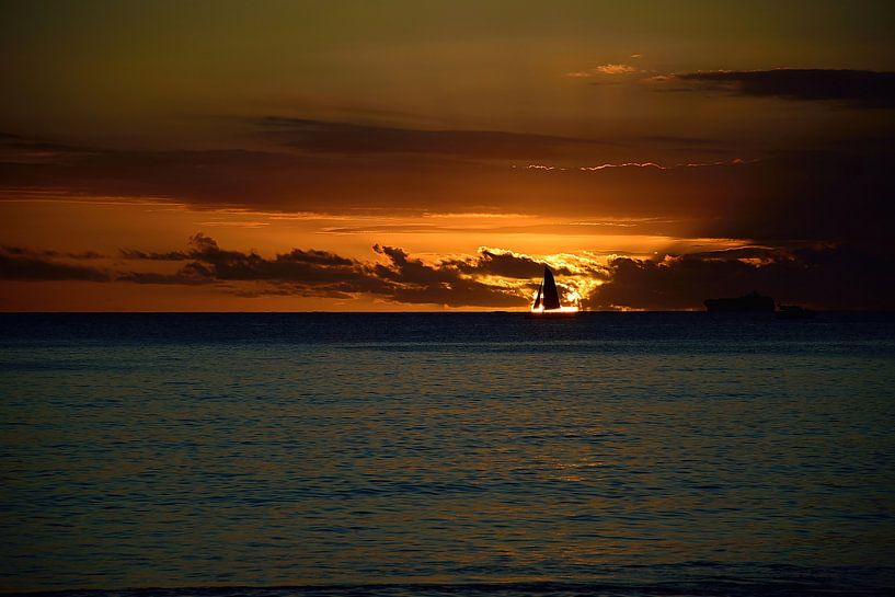 Zeilboot bij zonsondergang van Frank's Awesome Travels