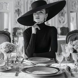 Une femme élégante en noir et blanc sur IamHome Studio