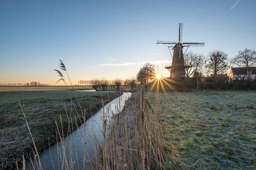 Molen Buren bij zonsopkomst
