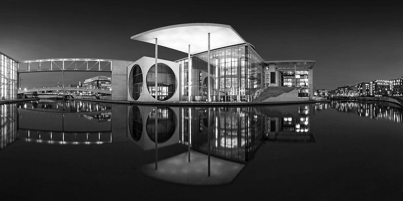 Nachts im Berliner Regierungsviertel von Frank Herrmann