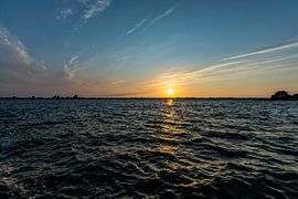 Sonnenuntergang am Hafen Altefähr, Insel Rügen von GH Foto & Artdesign