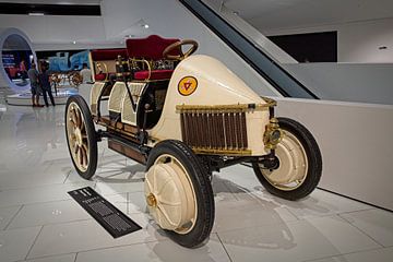 Lohner Porsche bouwjaar 1900 van Rob Boon