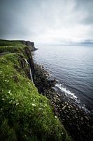 Cascade de Mealt et Kilt Rock dans l'île de Skye