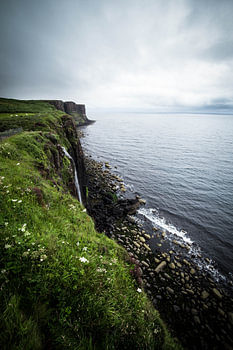 Mealt waterval en Kilt Rock in Isle of Skye