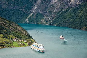 Kreuzfahrschiffe im Geirangerfjord von Rico Ködder