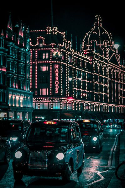 London by Hello Pompoyo