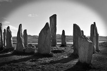 Die Calanais Standing Stones sind eine Sammlung stehender Steine in der Nähe des Dorfes Calanais an der Westküste der Isle of Lewis, einer der Äußeren Hebriden Schottlands. von Rini Kools