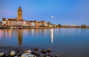 Deventer bij volle maan, Nederland van Adelheid Smitt