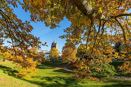 Uitzicht op de Kröpeliner Tor in de Hanzestad Rostock in de herfst van Rico Ködder
