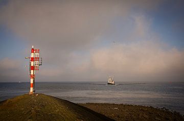 Shrimp cutter sails to Lauwersoog port