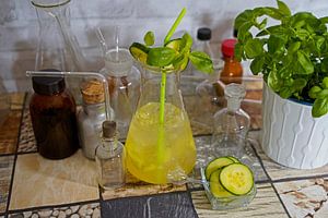 Gurke Gin Basilikum Cocktail im Kolben