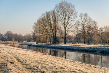 Nederlandse rivier de Mark in de winter van Ruud Morijn