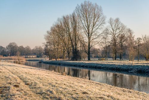 Nederlandse rivier de Mark in de winter