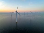 Windmolens in een offshore windpark tijdens zonsondergang van Sjoerd van der Wal Fotografie thumbnail