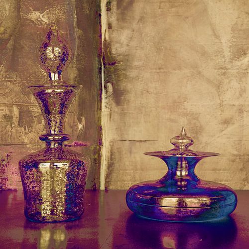 Royal blue Stilleven 1. In Beige, Bruin en Blauw. Digital Art